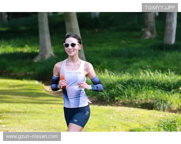 “真跑者”和“跑步媛”有何区别 看这些女跑者的穿着,你就懂了!_运动_丝袜_比赛
